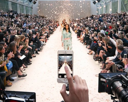 Burberry Movil The Luxury Trends
