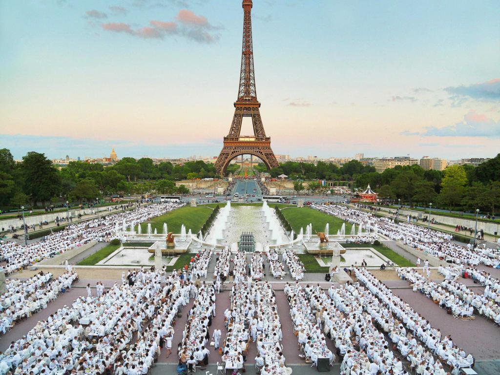 Le Diner En Blanc París The Luxury Trends