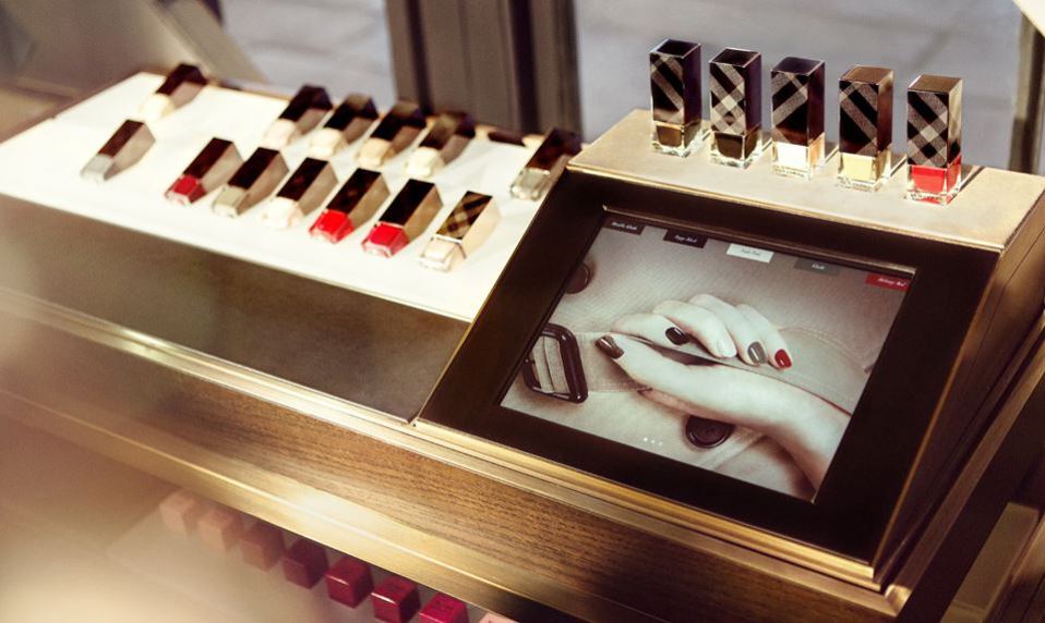 Mesa Interactiva Burberry The Luxury Trends