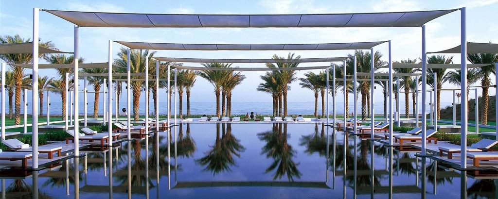 The-Chedi-Muscat-piscina-TheLuxuryTrends