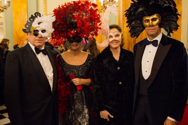 Baile-Mascaras-invitados-LuxurySpain