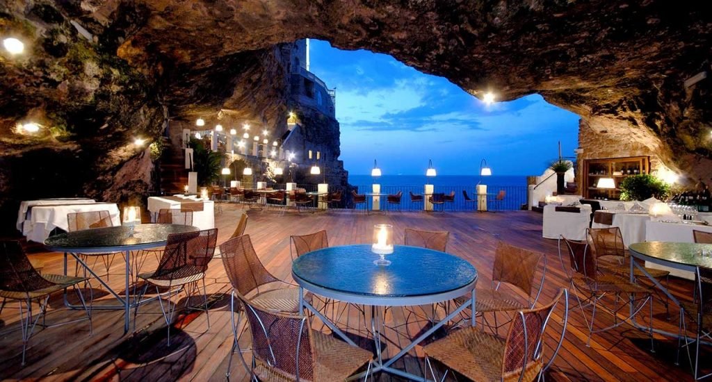 Grotta-Palazzese-restaurante-romantico-TheLuxuryTrends