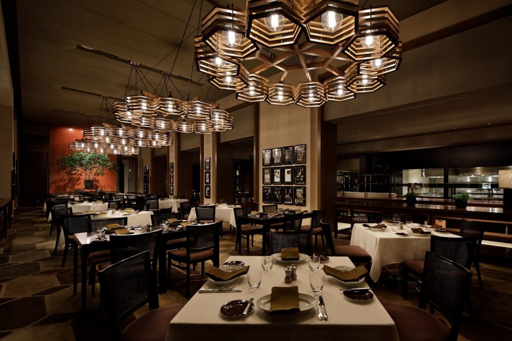 Oak-Door-Steakhouse-restaurant-TheLuxuryTrends